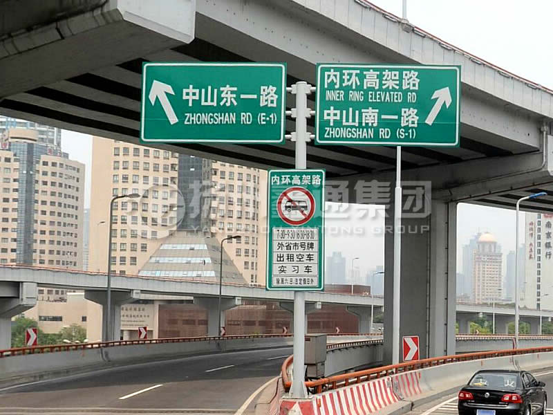 BZG-013，交通標(biāo)志桿，T型三懸臂交通標(biāo)志桿