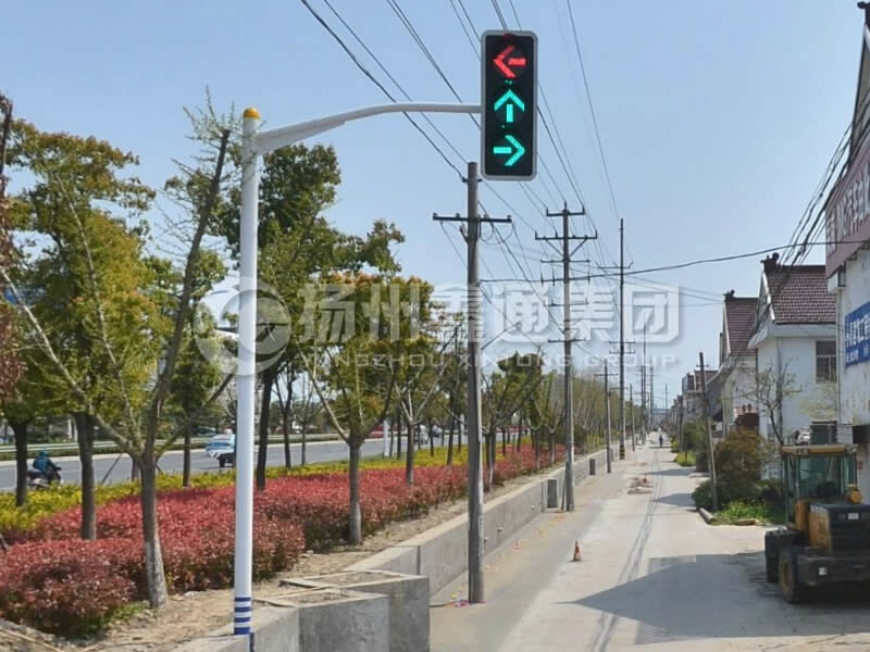 XHDG-017，單挑彎臂信號(hào)燈桿