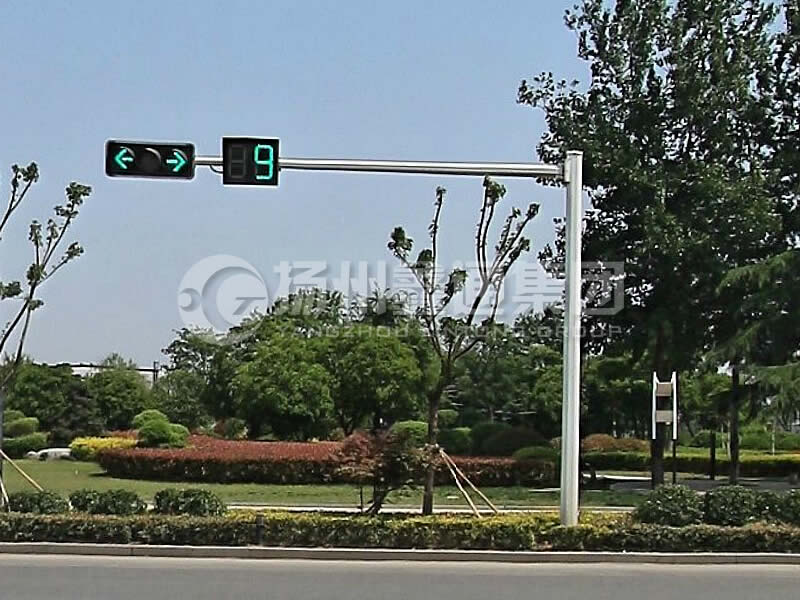 XHDG-035，L型八棱信號燈桿，丁字路口